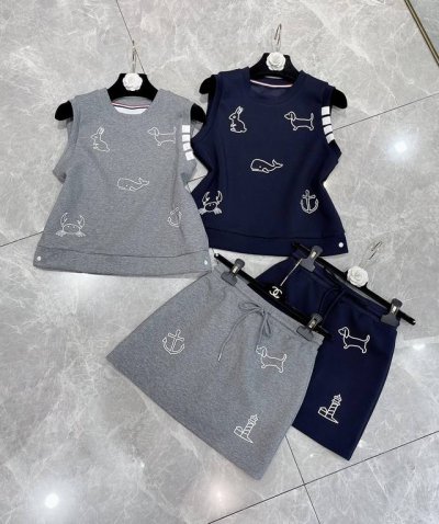 上新 独家高定套装首发 25Ss Thom Brown*春夏独家爆款学院风休闲趣味动物印花背心半裙套装 面料是高克重的进口棉混纺 全部都是高密进口机器织成 所有