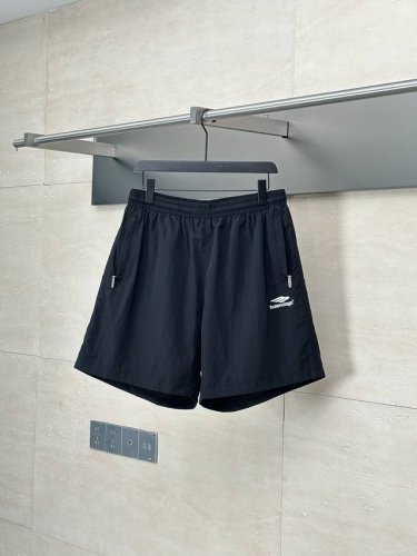 balenciaga* 巴黎 25Ss新款尼龙字母刺绣短裤 面料采用定制380克毛圈面料 订染颜色后整蚀毛处理 对照原版做丝滑超柔处理 布面肌理股线清晰明显 垂