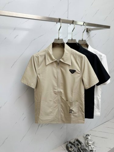 prada 普家25Ss夏季新品时尚潮流短袖外套，百搭上身效果。一营造欧美雅致运动风尚，超级百搭超级耐看的绝佳春季炸街延续了往年的经典爆款设计 相当的经典耐看，