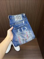 迪奥 新款上市现货2025新款现货上市，原单爆款牛仔裤超级定制款，原版五金，超级重工工艺，版型超赞细节做工无可挑剔！款式不挑人，特别高档，好货不等人，看中赶紧下