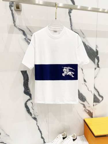 隔天到 Burberry 巴宝莉 经典战马条纹Logo印花 Logo标识精致升级，灵感源自八十年代复古 原版面料 官方同款 短袖T恤 定制260克同缸染面料 手