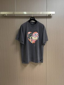 amiri 2025Ss夏季新款卡通Logo印花圆领短袖T恤 数码直喷印花洗水宽松版T恤 采用300克重面料 采用新疆长绒棉 克 面料颜色定制定染 不缩水不退色