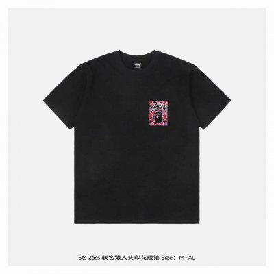 stussy 斯图西 25Ss 联名猿人头印花短袖 面料采用 克重精梳棉，定制32支1*1螺纹，成衣两遍水洗处理，面料舒适亲肤无异感，定制定染面料，纺织密度高，