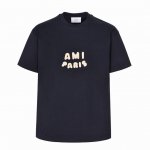 独家供应 Ami 麻绳字母绣花短袖 藏青色 定织定染280G爽滑精梳棉布料，经成衣洗水特殊处理后保证和原版面料无色差。胸前索套标识绣花采用挨针绣工艺搭配包针法绣