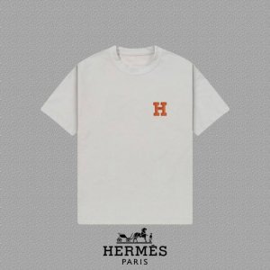 p90 [Hermes 爱马仕] 2025Fw短袖T恤 徽章Logo 高端26S双纱300克面料 重磅面料 定制拉架罗纹同缸同染 三标齐全 男女同款 颜色：黑色