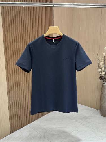 p200 【Kiton】奇顿 春夏新品时尚圆领短袖，高级定制百搭款式 立体刺绣Logo 元素更有实用感 任何人都可以轻松驾驭 面料全订制双丝光棉，玉蚕丝般的丝滑