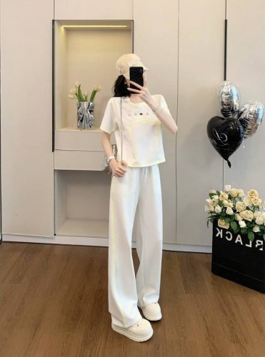 套装 尺码 S一Xxl 颜色 白色 面料 高品质双面棉面料 成份 46%棉,46%涤纶,8%氨纶