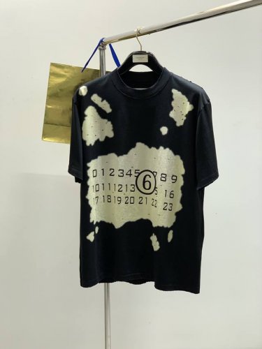 maison Margiela马吉拉，2025夏季最新品，专柜同步有售，原单狠货，时尚休闲圆领短袖T恤，上身舒适！吸睛而有亮点，采用进口原版面料，顶级印花工艺字