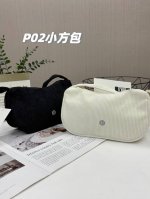 轻便之王，经典之祖，2025最新款Lulu女士复古灯芯绒单肩腋下包，手提式小方包法棍包！可手提，可手拿，可臂挎，可单肩腋下，非常轻便，随取随行，超级便捷款！ 品