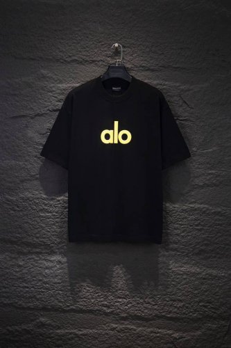 款号:C044 Alo家 专供直播改标款 重磅300克重 百分百棉 做旧手工磨破工艺 采用立体发泡印花搭配手工缝制皮标 颜色:白色 黑色 尺码:S M L Xl