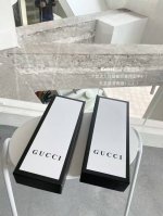 gucci一盒5双 堪称经典 四季春夏短袜 无可挑剔G家 最新系列 百搭都显得潮流时尚,档次感绝佳 全棉材质吸汗透气舒适感十足,有效的吸湿排汗 菱格袜口穿着不紧