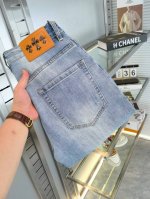 Ch* 25Ss春夏新款男士小直筒原单 牛仔短裤 早春新款超柔软 弹力面料 复杂的手工艺叠加 任何一个洗水环节多停留几秒都会变成完全不一样的颜色效果 所以越加珍