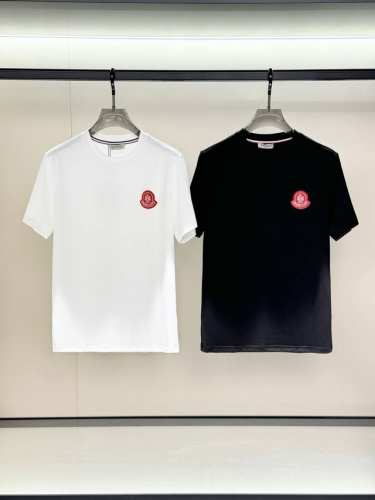 Moncler 蒙口，2025夏季最新款，专柜同步有售，原单狠货，时尚休闲圆领短袖T恤，上身很有特点！吸睛而有亮点，进口原版面料，顶级刺绣工艺字母图案装饰Log