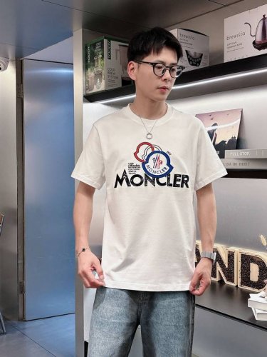moncler 蒙口独家专供新款原单男士休闲短袖 高端定制 高版本 时尚百搭爆款进口面料 手感超柔软细腻 穿着亲肤舒适 高端精品 代工厂P精细做工 上身非常赞