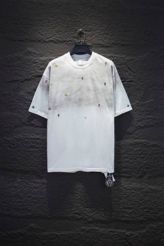 款号:7265# Chrome Hearts Os版型真的很迷人 克罗心也真的是绝绝子 每一季新品版型都做到极致 实穿度很高，随意搭都Nice 100%棉 采用