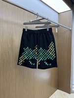 Lv 2540春夏新款男士休闲短裤 高端货简洁时尚大方 定制原版进口面料 简洁利落又清爽 品质做工细节经得起任何形式检验简约大方百搭款 上身优雅帅气，焕然一新的