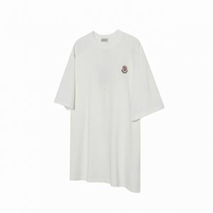 M01 moncler 蒙口 25Ss宇航员小标短袖 面料采用280克重精梳棉 定制32支1*1螺纹 成衣两遍水洗处理 面料舒适亲肤无异感 定制定染面料 纺织密