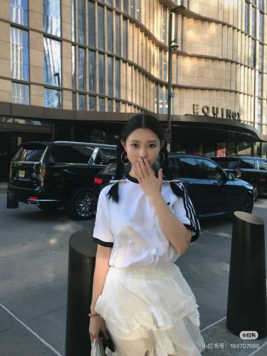 资讯 顶级版本 南韩 Jennie同款阿迪三叶草短袖