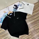 商务普拉达Prada无敌版本！柜子新款情侣款男女同款男士Polo衫青年 有大码 斤轻松驾驭 商务Polo衫普拉达Prada2025Ss春夏季管网同步新款领条纹缀