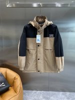 支持年后退换， P720巴家 秋冬新款羽绒服。这款号称羽绒服届最贵的，全部90绒的。带着经典的Logo组合搭配，第一眼看到就是满满的视觉冲击，保暖性能更出色，轻