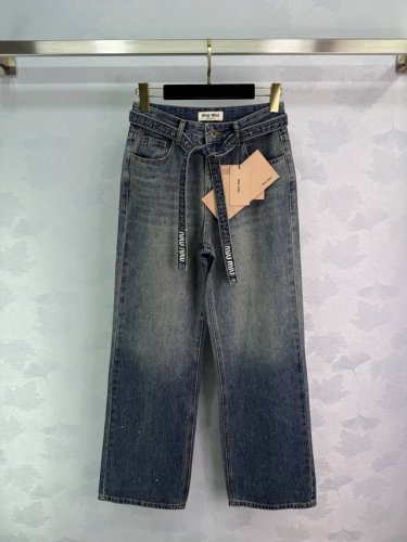 miu*25春夏钻钻腰带牛仔裤，重工烫钻设计，时尚高腰版型，显腿长，阔腿剪裁更显瘦。独特烫钻细节，Bling Bling的非常漂亮！1色3码Sml