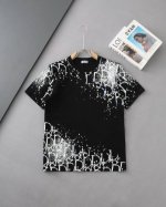 130 高品质 dior/迪奥星空泼墨字母Logo新款T桖！ 25Ss春夏新品，官网同步开售。全身采用环保染料，无甲醛，对身体无危害， 采用32支260克双纱纯
