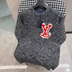 Louis Vuitton路易威登 1V 24Fw 镜像Logo嵌花毛衣 灰色 原10,900购入 23年新配色 定织定染绵羊毛55% 牦牛毛21% 锦纶20%