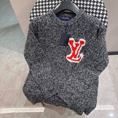 Louis Vuitton路易威登 1V 24Fw 镜像Logo嵌花毛衣 灰色 原10,900购入 23年新配色 定织定染绵羊毛55% 牦牛毛21% 锦纶20%