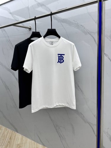 burberry 巴宝莉 2025Fw春夏新品圆领打底外穿T恤，立体感半袖纯棉打底，手感面糯有骨感，柔而有韧性。工艺处理，韧性和抗皱性能得到大幅度提高。剪裁很到