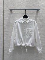 loe W* 2025Ss新款套装 高级大气 满满的穿搭高级感 面料厚实 实物非常赞！上身洋气百搭，美美哒！高品质做工看细节 Sml S上衣 后中长53 肩宽4