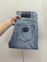古奇。2025春夏最新推出男士牛仔裤新品！重工水洗牛仔面料，定制面料和一般牛仔布料比起来，更加柔软舒适！超重工洗水工艺 双工艺洗水 整条裤子，手感舒适，细腻程度