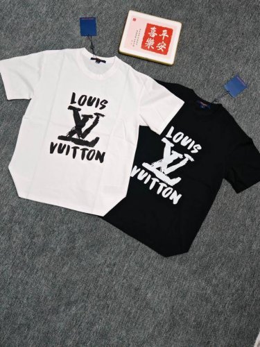 louis Vuitton 路易威登 2025Ss短袖T恤 双面液氨面料升级 采用日本液氨丝光工艺双面处理 液氨技术能使棉纤维膨胀后收缩 比普通丝光面料 能提升