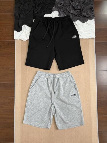 the North Face 北面 经典贴布小标Logo 日常休闲短裤 面料方面 精选高品质300G纯棉混纺面料 亲肤透气 柔软细腻 穿着凉爽无负担 适合日常休