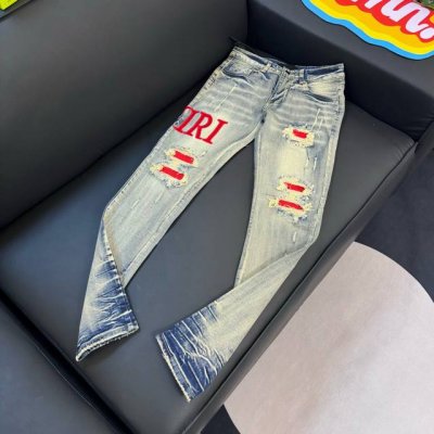 冲 款号：D253 Amiri贴布补丁破洞高街修身牛仔裤 Amiri音译为埃米尔，是创始人的名字，Amiri的创始人Mike Amiri从小就在美国洛杉矶长大，
