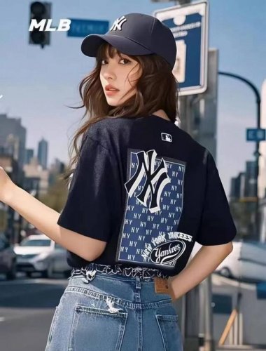 mlb柜子新款印花短袖T恤！三标齐全，原厂包装！ Ny洋基队情侣发泡烫印T恤，定制宽松舒适，超爆经典款，经过高温水洗处理， 确保衣服不变形不缩水，外贸货 Ny的