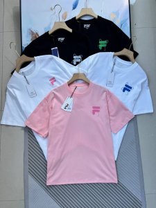 fila Fusion斐乐潮牌男女情侣款针织短袖衫2025夏新款宽松休闲T恤 后背大面积图案沿用数码印花技术图案细腻清晰 舒适性佳 幻影主题元素 以时尚运动文化