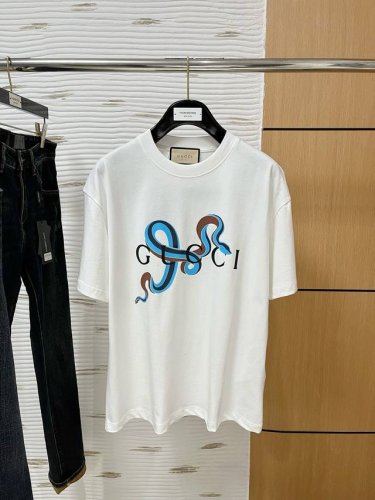 G家* 25Ss春夏新款首发专柜最新款短袖圆领T恤 高端订制 设计前卫时尚！品牌Logo重工艺设计 高端定制230克面料.手感柔软.穿着舒适.专柜级别精致车线.