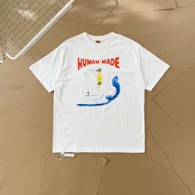 过验级Human Made插画系列北极熊人物海浪情侣款短袖T恤 2549 这件T恤上，上方是醒目的红色“Human Made”字样 。下方图案为卡通风格，有戴着