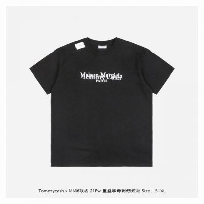 tommycash X Mm6联名 21Fw 重叠字母刺绣短袖 面料拆解纱线分析 采用32支 克新疆长绒棉 活性定织定染的面料与螺纹 胚布订染颜色后 后整蚀毛后