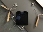 Prad*合身版型M-Xxxl 25春夏顶级黑色下摆口袋融合金属三角标织带款重磅经典短袖，精致工艺专柜面料，顶级元素融合打造，经典短袖3标齐全，潮男时尚，无论是