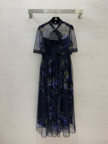 款号G25051942 杜嘉班纳Dg*新款 高端定制蕾丝花边拼接网纱透视紫色花朵印花收腰显瘦短袖连衣裙 黑色 S码 胸围86 腰围70 袖长30 裙长129