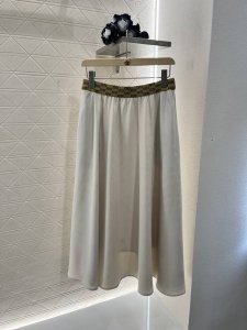 Gucc*2025新品上架 字母织带烧花高腰伞裙 定制Yb进口材质 质感高级 垂顺有型 高腰伞裙版型 腰间细边贴身收腰更显曲线美 点缀提花织带徽标 与大身暗纹烧