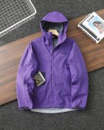 500。 新款5色Arc’Teryx 始祖鸟Beta Lightweight Jacket 防水防风透气连帽休闲夹克外套 修身剪裁：Beta Light Wei