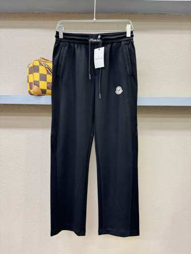 p310 Moncler蒙口 2025新品爆款休闲裤，定制进口面料，柔软舒适有质感，原版五金配件，非常炫酷细节处理精致，上身效果超级无敌赞，潮流百搭。尚选面料匠