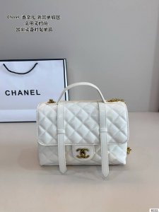 Chanel 香奈儿 保龄球包. 百搭经典 精致的一只 真的超级无敌巨可爱 仙气满满 小姐姐日常必入款尺寸：25*10*18Cm
