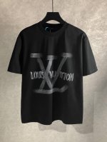 高品质 Louis Vuitton 路易威登 Logo字母涂鸦手绘短袖T恤 三标齐全 采用冰丝索罗娜面料！前幅手绘工艺 手感非常舒服 Os落肩版型，时尚又个性，