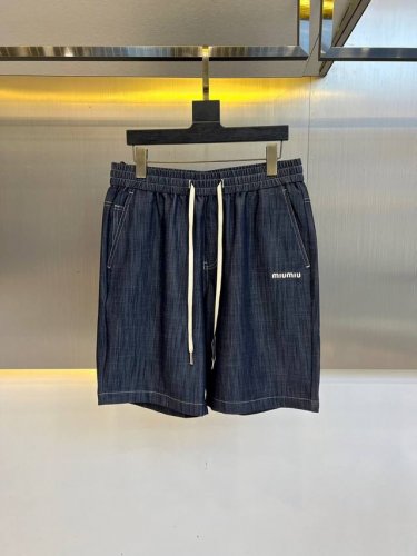 miumiu缪缪、25S新款夏季休闲短裤！抽绳刺绣Logo设计.简单高级.进口面料 63%聚酯纤维25%再生纤维素纤维6%氨纶6%天丝手感轻薄透气.舒适感满满.