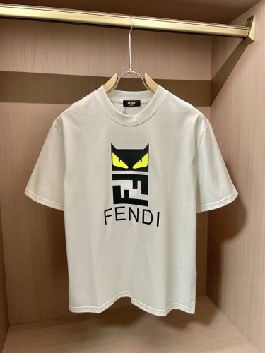Fd 官网同款 官网同款 官网同款 重磅推荐！2025Ss夏装新品 专柜在售 最新系列图案Logo短袖T恤 必须人手一件的节奏！进口顶极精梳棉面料，极为亲肤舒适