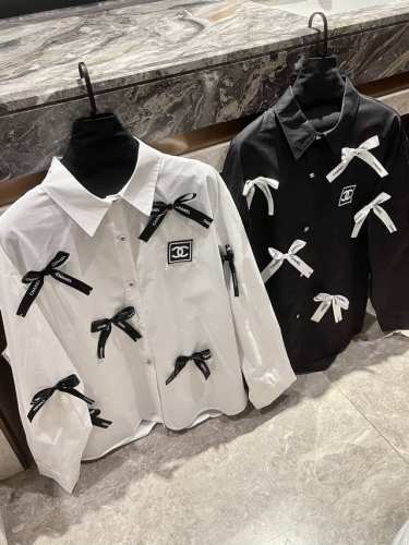 Chanel定制丝带蝴蝶结衬衫上新 价格： 5运费费 货号：2722 颜色：黑色丨白色 尺码：均码 均码衣长76 胸围120