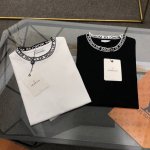 Moncler 蒙口2025春夏新款刺绣Logo圆领短袖T恤 高版本高品质原版面料 网红明星同款 胸前字母刺绣Logo工艺，纯棉面料，手感非常舒服 超级百搭好看